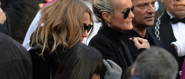 Laeticia Hallyday et la construction du caveau : elle rétablit le dialogue !
