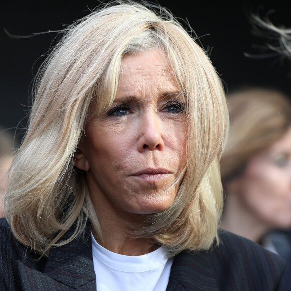Brigitte Macron - Dictée d'ELA lors de sa 16e édition au Collège Suzanne Lacore, à Paris, le 14 octobre 2019. Cette dictée est le lancement officiel de la campagne "Mets Tes Baskets et bats la maladie" à l'école. ©Dominique Jacovides/Bestimage