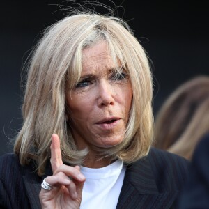 Brigitte Macron - Dictée d'ELA lors de sa 16e édition au Collège Suzanne Lacore, à Paris, le 14 octobre 2019. Cette dictée est le lancement officiel de la campagne "Mets Tes Baskets et bats la maladie" à l'école. ©Dominique Jacovides/Bestimage