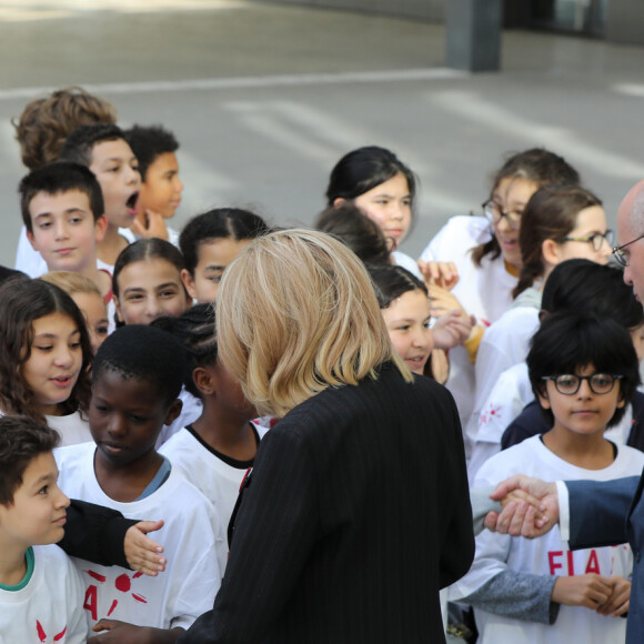 Brigitte Macron - Dictée d'ELA lors de sa 16e édition au Collège Suzanne Lacore, à Paris, le 14 octobre 2019. Cette dictée est le lancement officiel de la campagne "Mets Tes Baskets et bats la maladie" à l'école. ©Dominique Jacovides/Bestimage