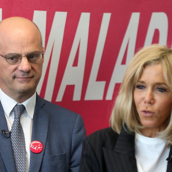 Jean-Michel Blanquer, ministre de l'éducation nationale, Brigitte Macron lors de la dictée d'ELA - Dictée d'ELA lors de sa 16e édition au Collège Suzanne Lacore, à Paris, le 14 octobre 2019. Cette dictée est le lancement officiel de la campagne "Mets Tes Baskets et bats la maladie" à l'école. ©Dominique Jacovides/Bestimage