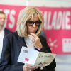 Brigitte Macron - Dictée d'ELA lors de sa 16e édition au Collège Suzanne Lacore, à Paris, le 14 octobre 2019. Cette dictée est le lancement officiel de la campagne "Mets Tes Baskets et bats la maladie" à l'école. ©Dominique Jacovides/Bestimage