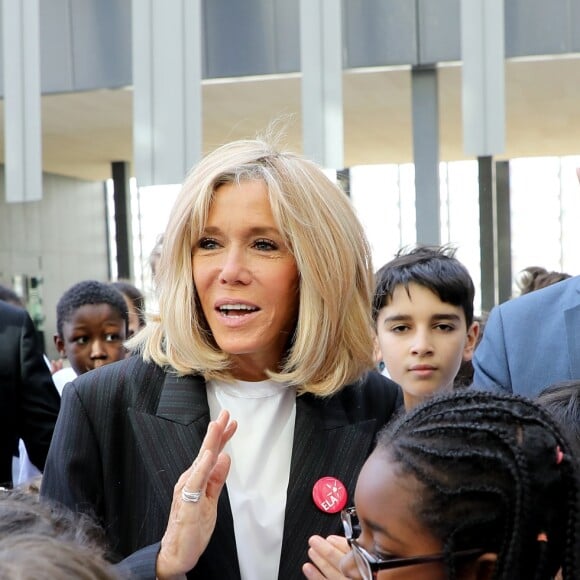 Brigitte Macron, Jean-Michel Blanquer, ministre de l'éducation nationale - Dictée d'ELA lors de sa 16e édition au Collège Suzanne Lacore, à Paris, le 14 octobre 2019. Cette dictée est le lancement officiel de la campagne "Mets Tes Baskets et bats la maladie" à l'école. ©Dominique Jacovides/Bestimage