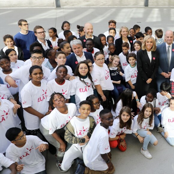 Guy Alba, le président de l'association ELA, Léonie, âgée de 14 ans accompagnée de ses parents (Francis et Stéphanie), Brigitte Macron, Jean-Michel Blanquer, ministre de l'éducation nationale, Mounir Mahjoubi, député - Dictée d'ELA lors de sa 16e édition au Collège Suzanne Lacore, à Paris, le 14 octobre 2019. Cette dictée est le lancement officiel de la campagne "Mets Tes Baskets et bats la maladie" à l'école. ©Dominique Jacovides/Bestimage