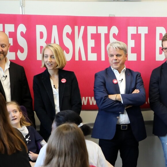 Léonie, âgée de 14 ans accompagnée de ses parents (Francis et Stéphanie), Guy Alba, le président de l'association ELA, Nicolas Mathieu (Goncourt 2018), auteur de la dictée d'ELA, Jean-Michel Blanquer, ministre de l'éducation nationale, Brigitte Macron - Dictée d'ELA lors de sa 16e édition au Collège Suzanne Lacore, à Paris, le 14 octobre 2019. Cette dictée est le lancement officiel de la campagne "Mets Tes Baskets et bats la maladie" à l'école. ©Dominique Jacovides/Bestimage