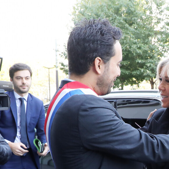 Tristan Bromet, chef de cabinet de Brigitte Macron, Mounir Mahjoubi, député, Brigitte Macron, Jean-Michel Blanquer, ministre de l'éducation nationale - Dictée d'ELA lors de sa 16e édition au Collège Suzanne Lacore, à Paris, le 14 octobre 2019. Cette dictée est le lancement officiel de la campagne "Mets Tes Baskets et bats la maladie" à l'école. ©Dominique Jacovides/Bestimage