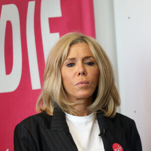 Brigitte Macron - Dictée d'ELA lors de sa 16e édition au Collège Suzanne Lacore, à Paris, le 14 octobre 2019. Cette dictée est le lancement officiel de la campagne "Mets Tes Baskets et bats la maladie" à l'école. ©Dominique Jacovides/Bestimage