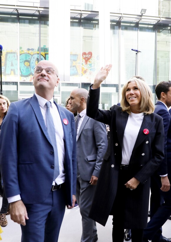 Jean-Michel Blanquer, ministre de l'éducation nationale, Brigitte Macron lors de la dictée d'ELA - Dictée d'ELA lors de sa 16e édition au Collège Suzanne Lacore, à Paris, le 14 octobre 2019. Cette dictée est le lancement officiel de la campagne "Mets Tes Baskets et bats la maladie" à l'école. ©Dominique Jacovides/Bestimage