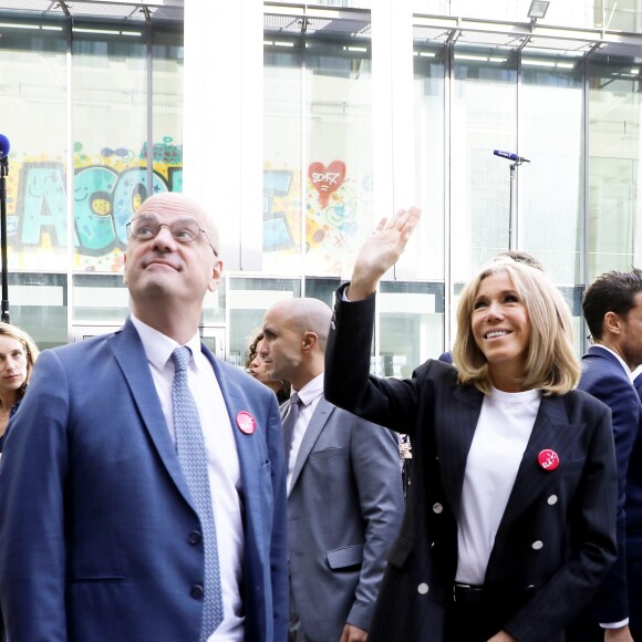 Jean-Michel Blanquer, ministre de l'éducation nationale, Brigitte Macron lors de la dictée d'ELA - Dictée d'ELA lors de sa 16e édition au Collège Suzanne Lacore, à Paris, le 14 octobre 2019. Cette dictée est le lancement officiel de la campagne "Mets Tes Baskets et bats la maladie" à l'école. ©Dominique Jacovides/Bestimage