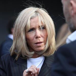 Brigitte Macron - Dictée d'ELA lors de sa 16e édition au Collège Suzanne Lacore, à Paris, le 14 octobre 2019. Cette dictée est le lancement officiel de la campagne "Mets Tes Baskets et bats la maladie" à l'école. ©Dominique Jacovides/Bestimage