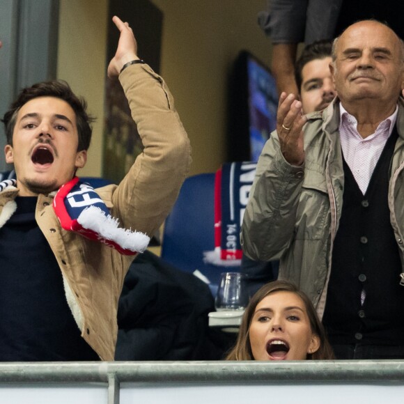 Camille Cerf (Miss France 2015) et son compagnon Cyrille - Tribunes lors du match de qualification pour l'Euro2020 "France - Turquie (1-1)" au Stade de France. Saint-Denis, le 14 octobre 2019. ©Cyril Moreau/Bestimage