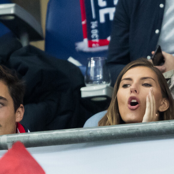 Camille Cerf (Miss France 2015) et son compagnon Cyrille - Tribunes lors du match de qualification pour l'Euro2020 "France - Turquie (1-1)" au Stade de France. Saint-Denis, le 14 octobre 2019. ©Cyril Moreau/Bestimage