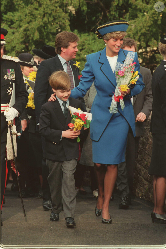 Le prince William et sa mère Diana à Londres en 1991.