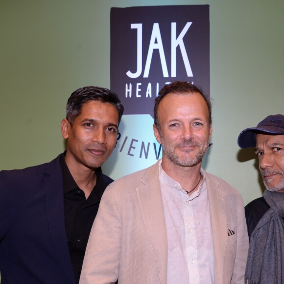 Pierre-François Martin-Laval (Pef) entre Mizanur Rahaman et Pascal Légitimus - Inauguration du nouveau restaurant de fast food healthy de Kev Adams, le "Jak Healthy" au 24 rue de Rivoli dans le 4e arrondissement à Paris, le 15 octobre 2019. © Rachid Bellak/Bestimage