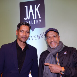 Mizanur Rahaman et Pascal Légitimus - Inauguration du nouveau restaurant de fast food healthy de Kev Adams, le "Jak Healthy" au 24 rue de Rivoli dans le 4e arrondissement à Paris, le 15 octobre 2019. © Rachid Bellak/Bestimage