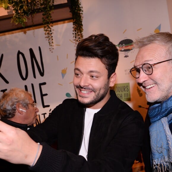 Laurent Ruquier, Kev Adams - Inauguration du nouveau restaurant de fast food healthy de Kev Adams, le "Jak Healthy" au 24 rue de Rivoli dans le 4e arrondissement à Paris, le 15 octobre 2019. © Rachid Bellak/Bestimage