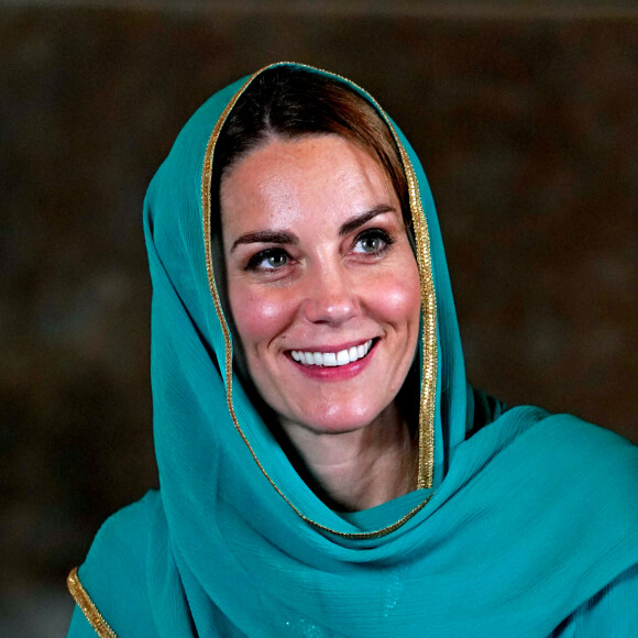 Catherine (Kate) Middleton, duchesse de Cambridge visite la Mosquée Badshahi à Lahore au Pakistan , le 17 octobre 2019.