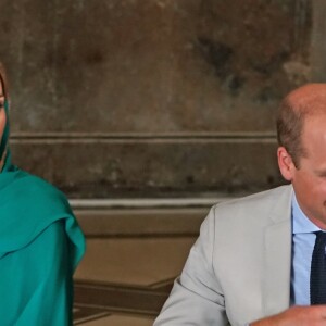 Le prince William, duc de Cambridge, et Catherine (Kate) Middleton, duchesse de Cambridge visitent la Mosquée Badshahi à Lahore au Pakistan , le 17 octobre 2019.