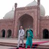 Le prince William, duc de Cambridge, et Catherine (Kate) Middleton, duchesse de Cambridge visitent la Mosquée Badshahi à Lahore au Pakistan , le 17 octobre 2019.