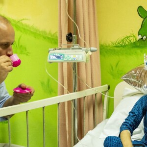 Kate Middleton et le prince William à l'hôpital Shaukat Khanum Memorial à Lahore, au Pakistan, le 17 octobre 2019.