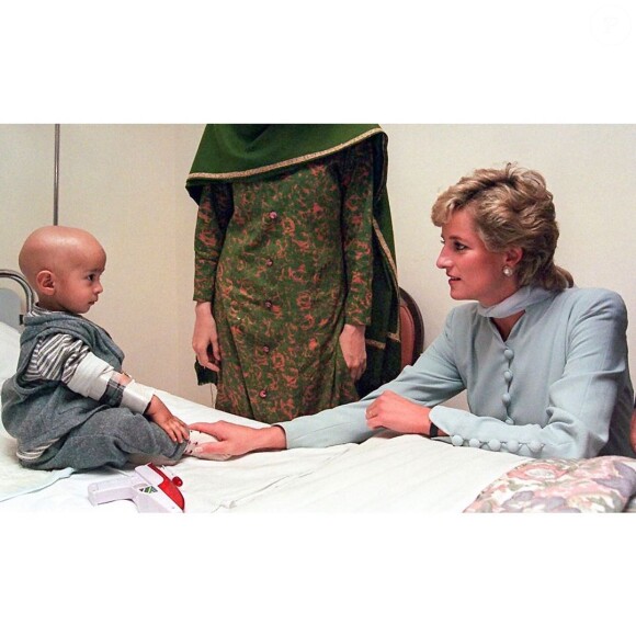 La princesse Diana au Shaukat Khanum Memorial Cancer Hospital de Lahore, au Pakistan, en 1996.