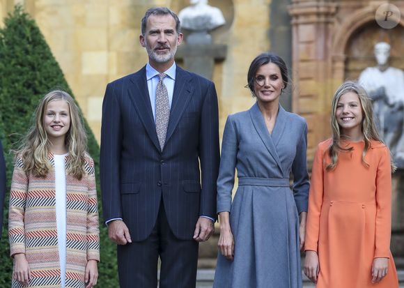 Le roi Felipe VI d'Espagne, la reine Letizia, la princesse Leonor, l'infante Sofia de bourbon - La famille royale d'Espagne arrive à la cérémonie des Princess of Asturias Awards à Oviedo le 17 octobre 2019.  Royal spanish family during Asturias wellcome event for Princess of Asturias Awards 2019 in Oviedo, on Thursday 17 October 201917/10/2019 - Oviedo