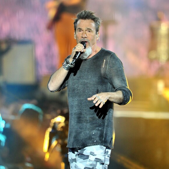 Exclusif - Florent Pagny lors de l'enregistrement de l'émission "La Chanson de l'Année 2019" aux Arènes de Nîmes, le 16 mai 2019. L'émission sera diffusée sur TF1 le samedi 15 juin. TF1 propose aux téléspectateurs une soirée exceptionnelle avec "La Chanson de l'Année" présentée par N.Aliagas et produite par DMLS TV. Les téléspectateurs pourront élire en direct "La Chanson de l'Année" parmi les 20 titres en compétition. Les votes débuteront dès 21 h et le prix sera annoncé en fin d'émission. Un prix d'honneur sera également remis au cours de la soirée à un artiste emblématique de la chanson française. " La Chanson de l'Année" sera diffusée depuis un lieu mythique, les Arènes de Nîmes. Un grand show musical en présence de tous les artistes qui ont marqué l'année. Ces stars de la chanson française et internationales interpréteront leurs titres et formeront des duos totalement inédits. © Guillaume Gaffiot/Bestimage