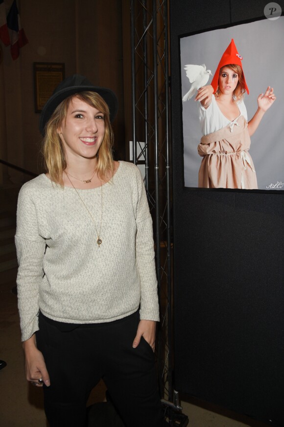 Exclusif - Lea François. Vernissage de l'exposition photographique de l'Association "Aux Larmes Citoyennes" réalisée par le photographe Alain Guizard. Levallois, Péristyle de l'Hôtel de Ville, le 16 Mars 2018. © Bestimage/Guirec Coadic