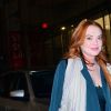 Exclusif - Lindsay Lohan sort avec sa mère à New York le 26 mars 2019. Elle porte une robe de satin bleue pétrole, une écharpe blanche brodée et des chaussures bottines à motif léopard.
