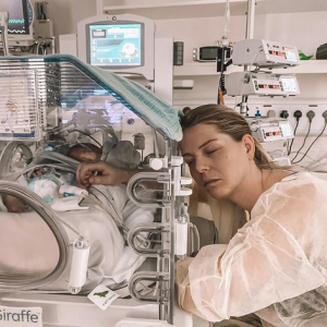 Maylone, le fils de Jessica Thivenin et Thibault Garcia est sorti de l'hôpital, le 22 octobre 2019.