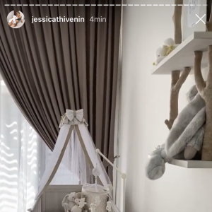 Jessica Thivenin et Thibault Garcia font visiter la chambre de leur fils Maylone, le 23 octobre 2019.