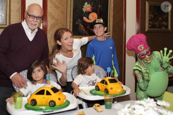 Céline Dion fête les 3 ans de ses jumeaux Nelson et Eddy, en 2013. Photo postée sur Facebook le 27 février 2015