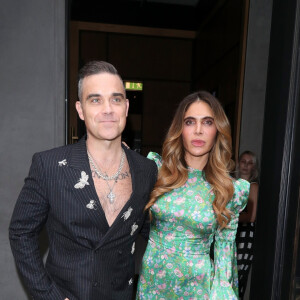 Robbie Williams et sa femme Ayda Field arrivent à la soirée "ITV Summer Party" à l'hôtel Nobu à Londres, le 17 juillet 2019.