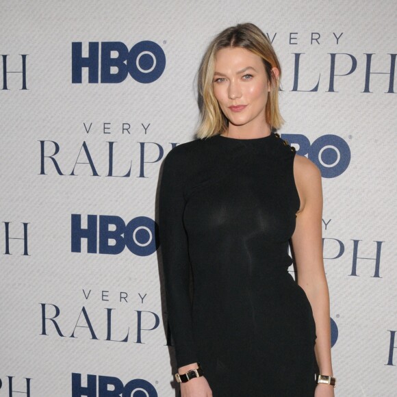 Karlie Kloss assiste à la projection du documentaire "Very Ralph" au Metropolitan Museum of Art. New York, le 23 octobre 2019.