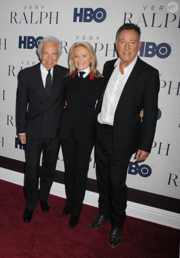 Ralph Lauren, son épouse Ricky Lauren et Bruce Springsteen assistent à la projection du documentaire "Very Ralph" au Metropolitan Museum of Art. New York, le 23 octobre 2019.