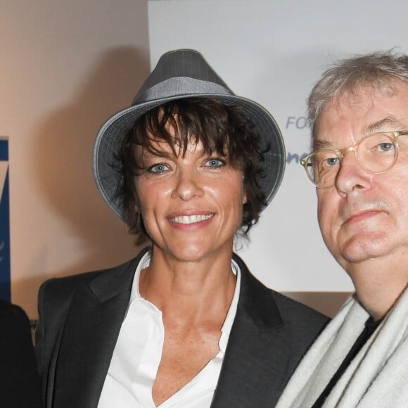 Anne Le Nen et Dominique Besnehard lors de la première édition de la remise du prix "Line Renaud - Loulou Gasté", pour la recherche médicale, à la Maison de la Recherche à Paris. Le 25 octobre 2019 © Coadic Guirec / Bestimage