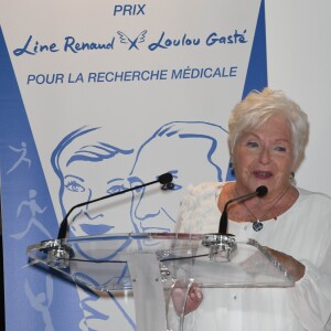 Line Renaud lors de la cérémonie de la première édition de la remise du prix "Line Renaud - Loulou Gasté", pour la recherche médicale, à la Maison de la Recherche à Paris. Le 25 octobre 2019 © Coadic Guirec / Bestimage