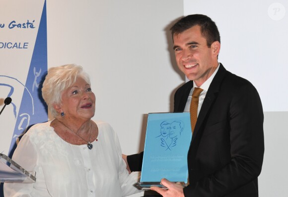 Line Renaud avec le professeur Guillaume Canaud lors de la première édition de la remise du prix "Line Renaud - Loulou Gasté", pour la recherche médicale, à la Maison de la Recherche à Paris. Le 25 octobre 2019 © Coadic Guirec / Bestimage