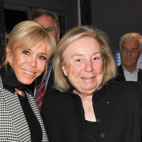 Brigitte Macron et Maryvonne Pinault lors de la première édition de la remise du prix "Line Renaud - Loulou Gasté", pour la recherche médicale, à la Maison de la Recherche à Paris. Le 25 octobre 2019 © Coadic Guirec / Bestimage