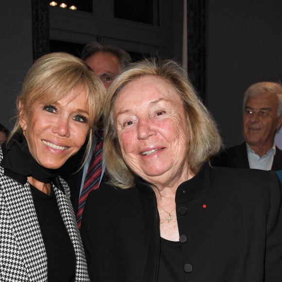 Brigitte Macron et Maryvonne Pinault lors de la première édition de la remise du prix "Line Renaud - Loulou Gasté", pour la recherche médicale, à la Maison de la Recherche à Paris. Le 25 octobre 2019 © Coadic Guirec / Bestimage
