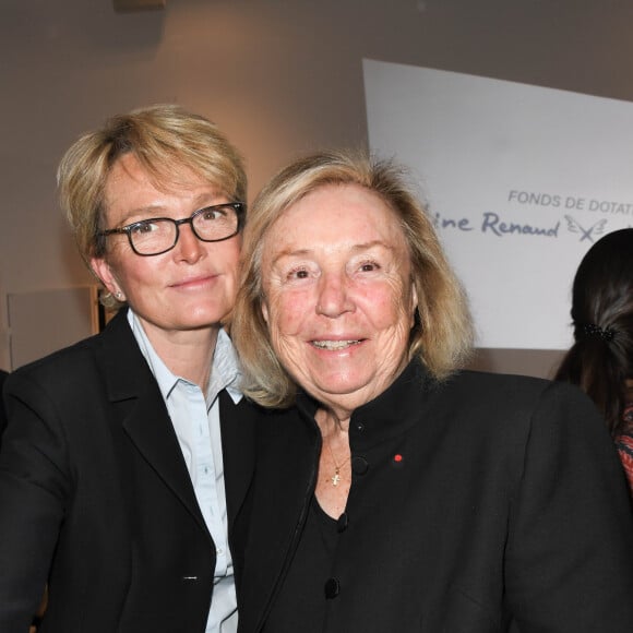 Claude Chirac et Maryvonne Pinault lors de la première édition de la remise du prix "Line Renaud - Loulou Gasté", pour la recherche médicale, à la Maison de la Recherche à Paris. Le 25 octobre 2019 © Coadic Guirec / Bestimage