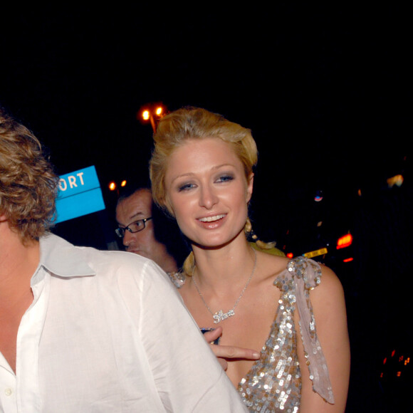 Paris Hilton et Stavros Niarchos au VIP Room de Saint Tropez le 31 juillet 2006.