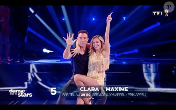Clara Morgane et Maxime Dereymez lors du "face à face" de l'émission "Danse avec les stars 10". TF1. Le 26 octobre 2019.