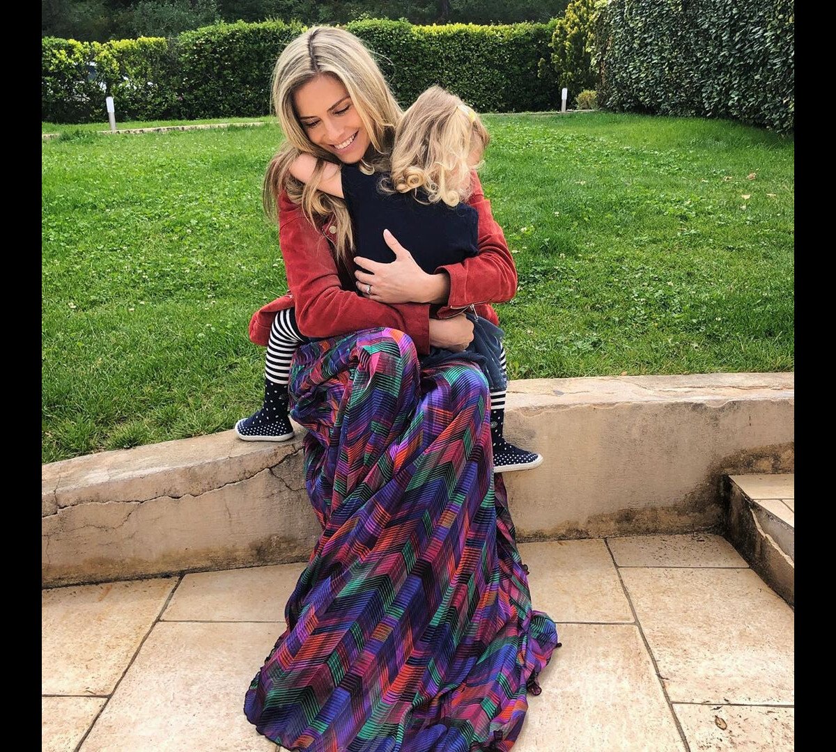 Photo : Clara Morgane avec sa fille, sur Instagram, le 26 mai 2019 -  Purepeople