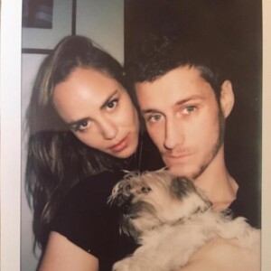 Jean-Baptiste Maunier, Léa Arnezeder et leur chien sur Instagram.