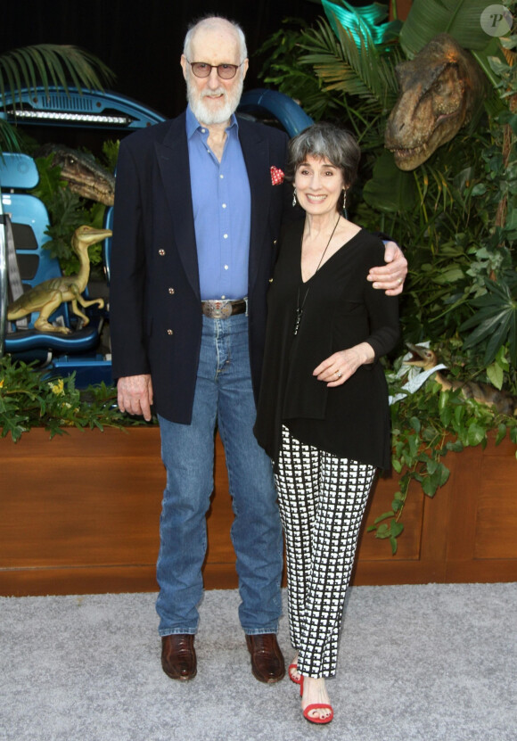 James Cromwell et sa femme Anna Stuart à la première de "Jurassic Park: Fallen Kingdom" au Walt Disney Concert Hall à Los Angeles, le 12 juin 2018.