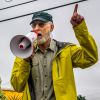 James Cromwell manifestant, le 18 décembre 2015, contre l'installation d'une centrale électrique à Wawayanda, dans l'Etat de New York.