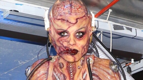 Heidi Klum : Atroce alien pour Halloween, avec son mari et des stars morbides