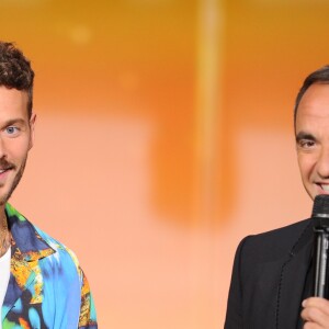 Exclusif - Matt Pokora (M.Pokora) et Nikos Aliagas - Enregistrement de l'émission TV "La Chanson Secrète 3", qui sera diffusée le vendredi 1er novembre à 21h00 sur TF1. Après le succès de la première édition, "La Chanson Secrète", présentée par N.Aliagas et produite par DMLS TV, revient sur TF1. 10 artistes ne savent rien de ce qui va se passer pour eux ! Ils ont accepté de jouer le jeu, de se laisser totalement surprendre, émouvoir, parfois même déstabiliser car ils vont découvrir en même temps que les téléspectateurs une surprise : une chanson qui leur rappelle un souvenir important de leur vie revisitée et réinterprétée par un artiste. Les téléspectateurs seront aux premières loges pour vivre ces moments d'intimité musicale rare. Et, en bonus, de nombreux invités inattendus et des proches de l'artiste assis dans le fauteuil viendront l'émouvoir. Le 25 juin 2019 © Gaffiot-Perusseau / Bestimage