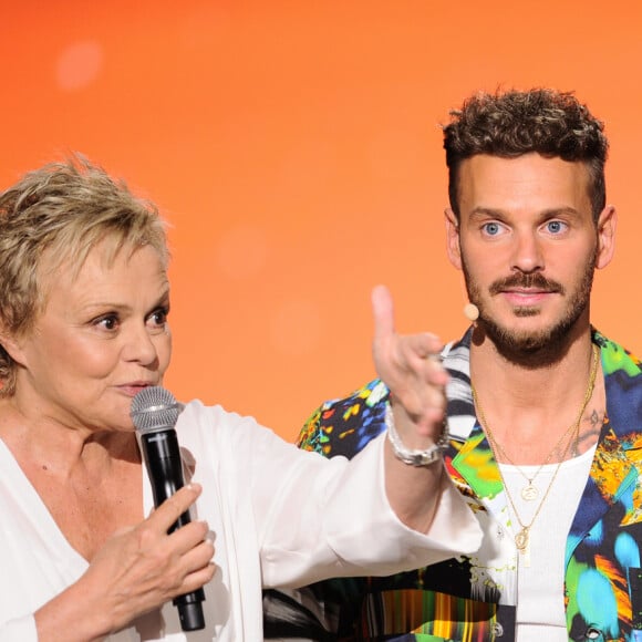 Exclusif - Muriel Robin, Matt Pokora (M.Pokora) et Nikos Aliagas - Enregistrement de l'émission TV "La Chanson Secrète 3", qui sera diffusée le vendredi 1er novembre à 21h00 sur TF1. Après le succès de la première édition, "La Chanson Secrète", présentée par N.Aliagas et produite par DMLS TV, revient sur TF1. 10 artistes ne savent rien de ce qui va se passer pour eux ! Ils ont accepté de jouer le jeu, de se laisser totalement surprendre, émouvoir, parfois même déstabiliser car ils vont découvrir en même temps que les téléspectateurs une surprise : une chanson qui leur rappelle un souvenir important de leur vie revisitée et réinterprétée par un artiste. Les téléspectateurs seront aux premières loges pour vivre ces moments d'intimité musicale rare. Et, en bonus, de nombreux invités inattendus et des proches de l'artiste assis dans le fauteuil viendront l'émouvoir. Le 25 juin 2019 © Gaffiot-Perusseau / Bestimage
